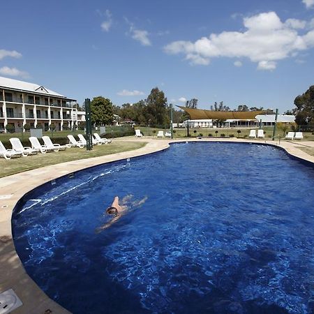 Yarrawonga Mulwala Golf Club Hotel Eksteriør billede The pool at the Club Hotel
