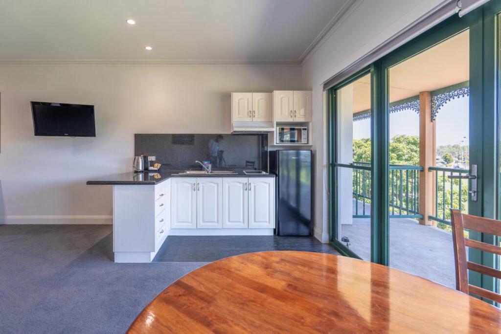 Yarrawonga Mulwala Golf Club Hotel Eksteriør billede A kitchen in a serviced apartment