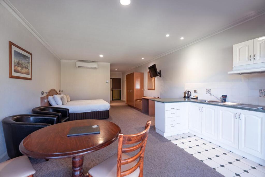 Yarrawonga Mulwala Golf Club Hotel Eksteriør billede Studio apartment