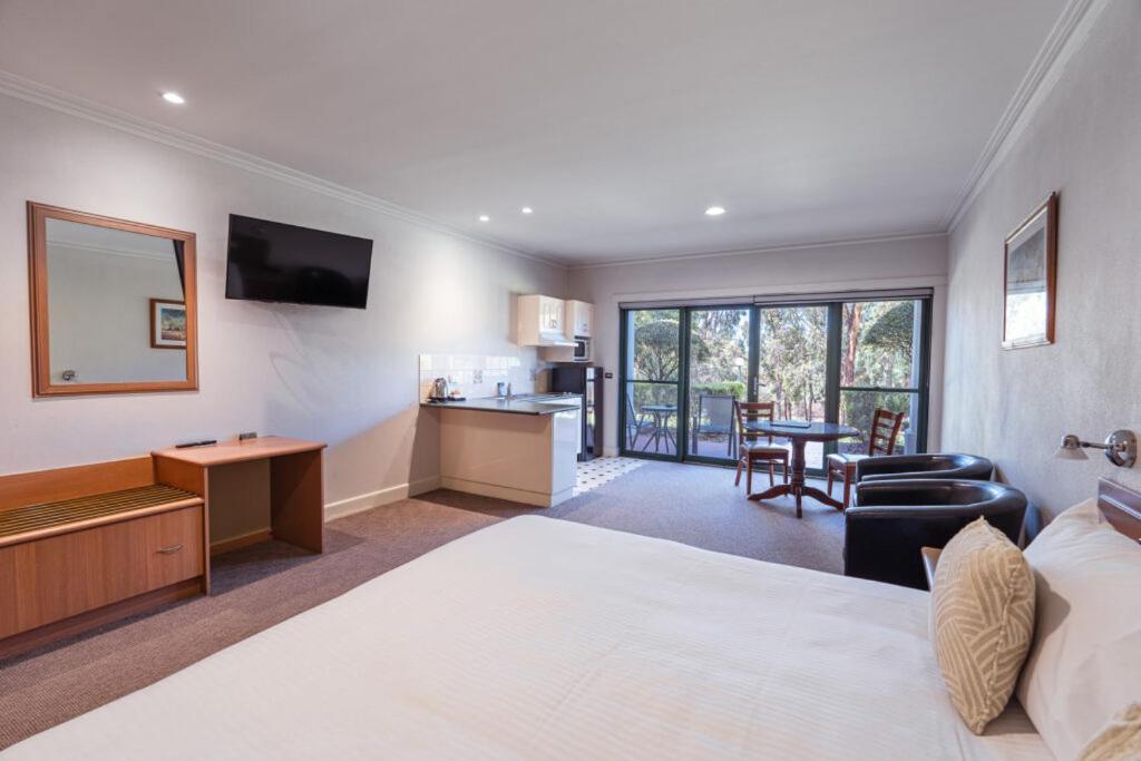 Yarrawonga Mulwala Golf Club Hotel Eksteriør billede Studio Suite