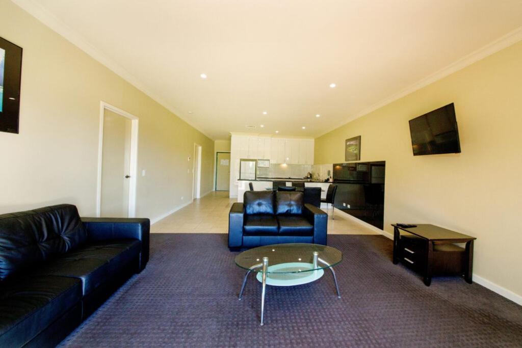 Yarrawonga Mulwala Golf Club Hotel Eksteriør billede A typical apartment at the hotel