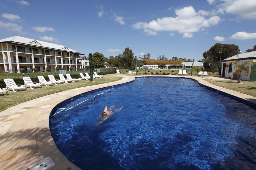 Yarrawonga Mulwala Golf Club Hotel Eksteriør billede The pool at the Club Hotel