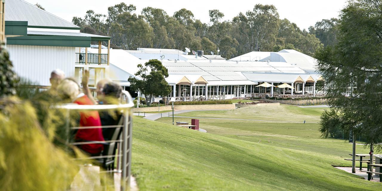 Yarrawonga Mulwala Golf Club Hotel Eksteriør billede The clubhouse at the Adelaide Oval